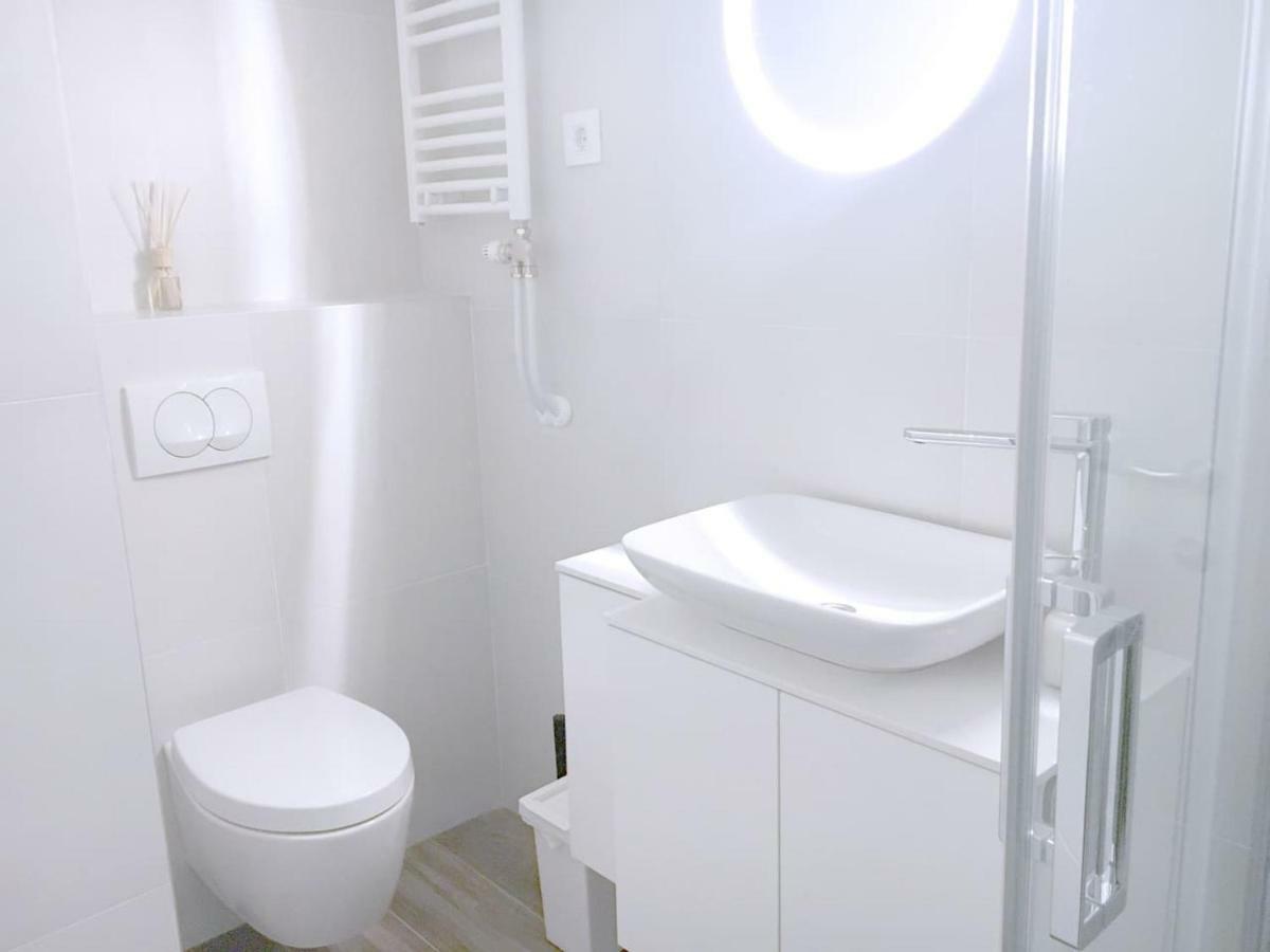 New Central Light Apartment With Private Parking 노비사드 외부 사진